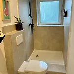Feelslikehome - Urbane Altbauwohnung Mit Dachterasse& Parkplatz דירה בוכום