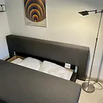 Feelslikehome - Urbane Altbauwohnung Mit Dachterasse& Parkplatz *