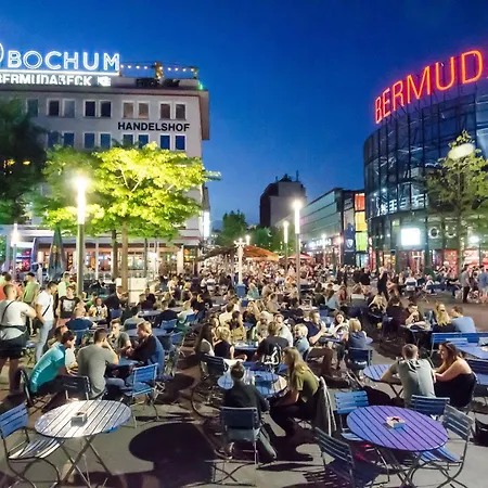 Feelslikehome - Urbane Altbauwohnung Mit Dachterasse& Parkplatz Бохум