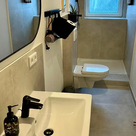 Feelslikehome - Urbane Altbauwohnung Mit Dachterasse& Parkplatz Апартаменты *