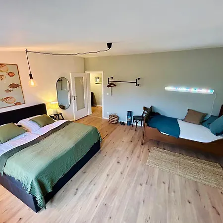 Feelslikehome - Urbane Altbauwohnung Mit Dachterasse& Parkplatz *