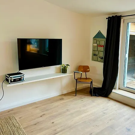 Daire Feelslikehome - Urbane Altbauwohnung Mit Dachterasse& Parkplatz