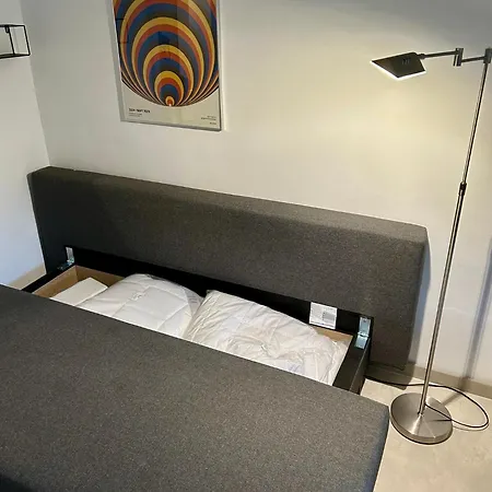 Feelslikehome - Urbane Altbauwohnung Mit Dachterasse& Parkplatz *