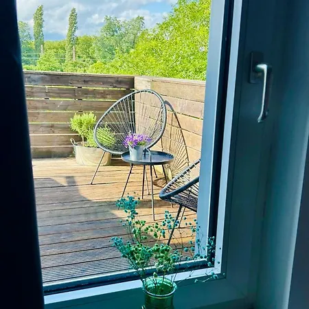 Feelslikehome - Urbane Altbauwohnung Mit Dachterasse& Parkplatz Бохум