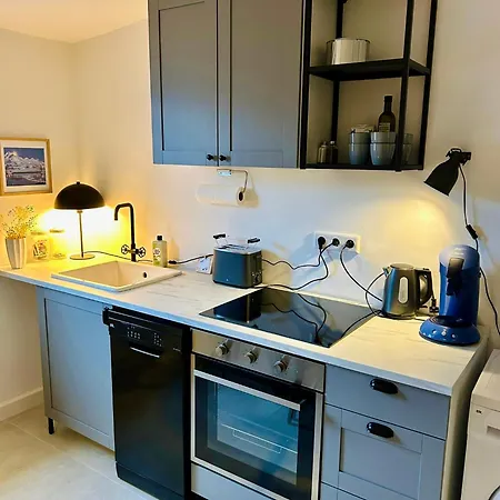 Feelslikehome - Urbane Altbauwohnung Mit Dachterasse& Parkplatz * Бохум