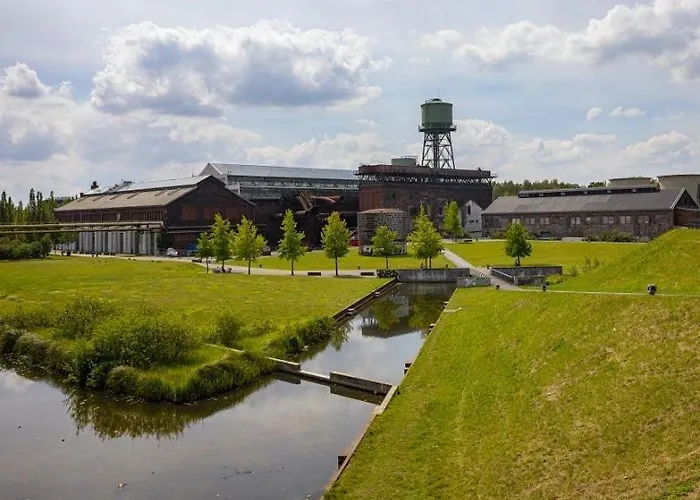 Feelslikehome - Urbane Altbauwohnung Mit Dachterasse& Parkplatz Апартаменты Бохум