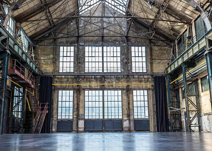 Lejlighed Feelslikehome - Urbane Altbauwohnung Mit Dachterasse& Parkplatz