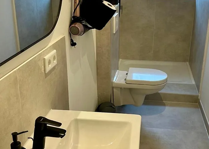 Feelslikehome - Urbane Altbauwohnung Mit Dachterasse& Parkplatz Апартаменты *