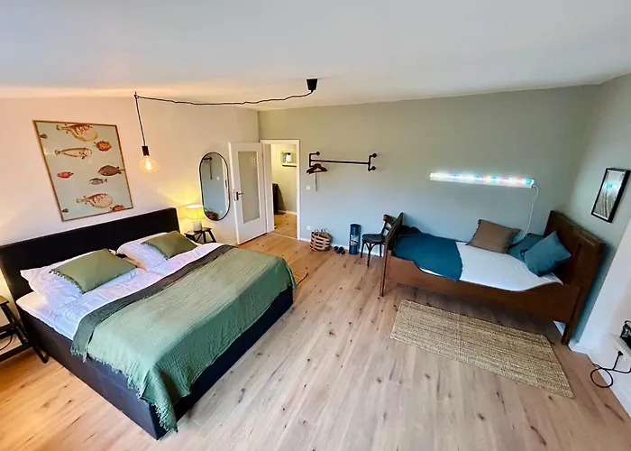 Feelslikehome - Urbane Altbauwohnung Mit Dachterasse& Parkplatz *