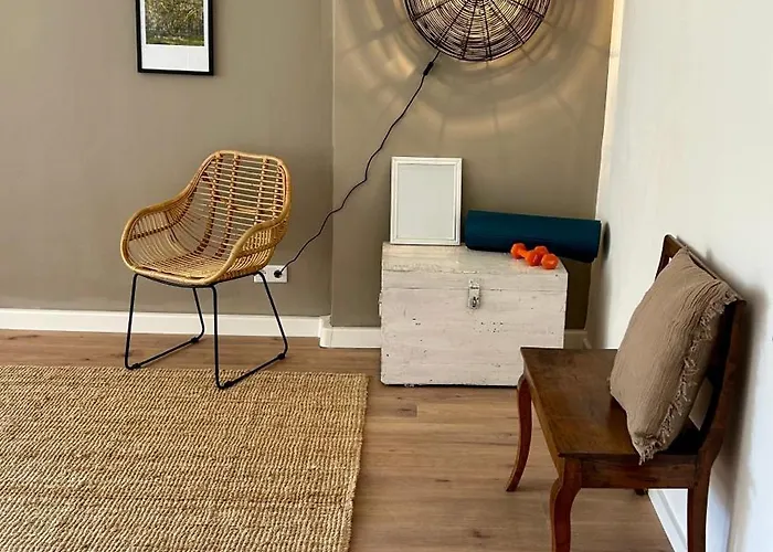 Апартаменты Feelslikehome - Urbane Altbauwohnung Mit Dachterasse& Parkplatz *