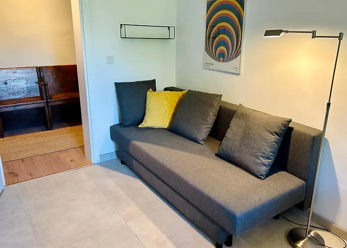 Feelslikehome - Urbane Altbauwohnung Mit Dachterasse& Parkplatz *