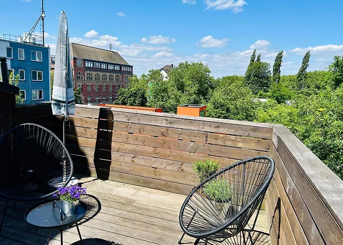 Feelslikehome - Urbane Altbauwohnung Mit Dachterasse& Parkplatz Апартаменты *